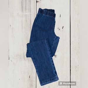 Soft Surroundings pull on denim jeans . Medium wash . Straight tapered leg  Sz M